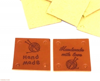 Koženkový štítek Handmade 25mm s klubíčkem 2 vzory