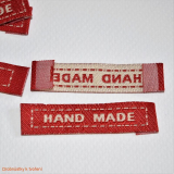 Hand Made...textilní etiketa 45 x 10 mm červená