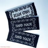 Hand Made textilní etiketa černá 34x12mm