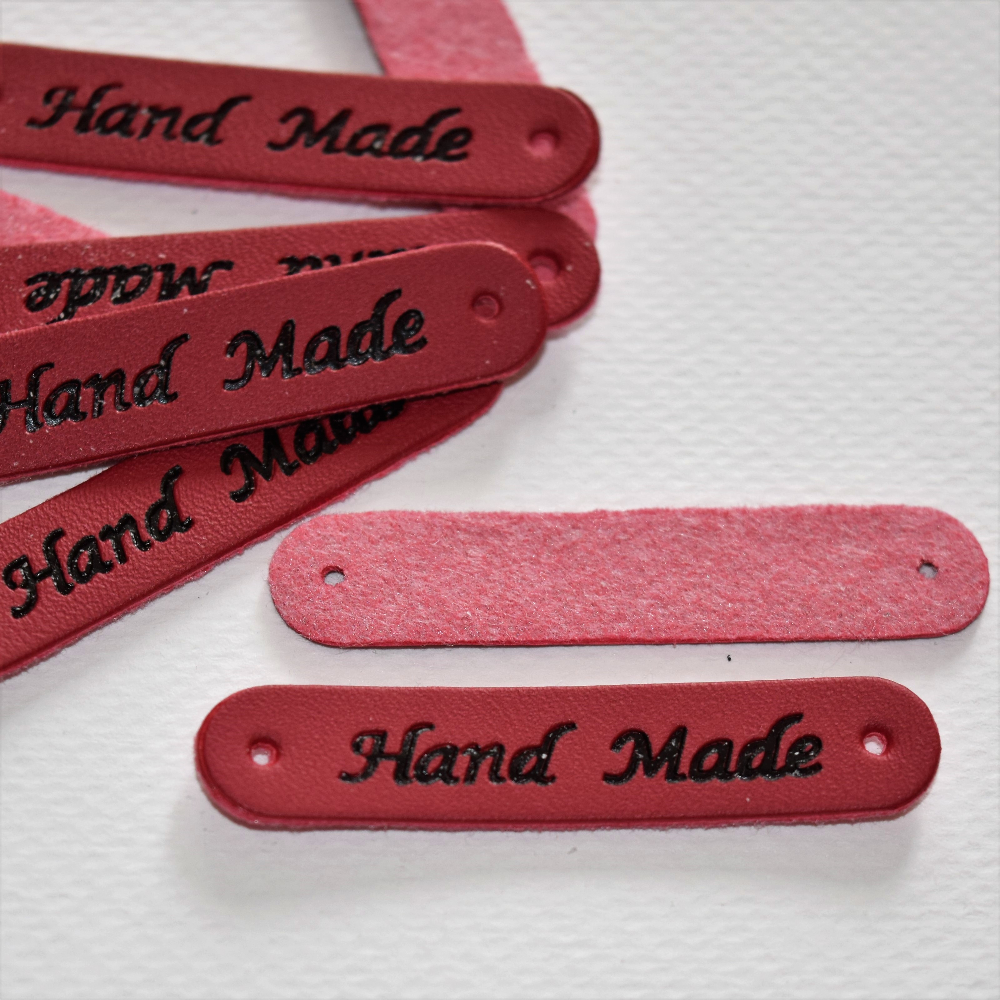 štítek koženkový hand made 50 x 10 mm červená
