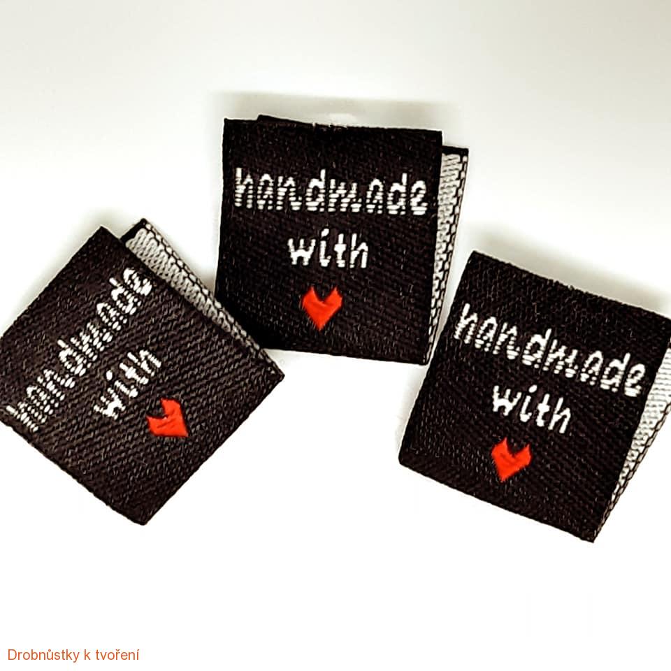 Textilní etiketa handmade with love 20x20 mm černá všívací se srdíčkem