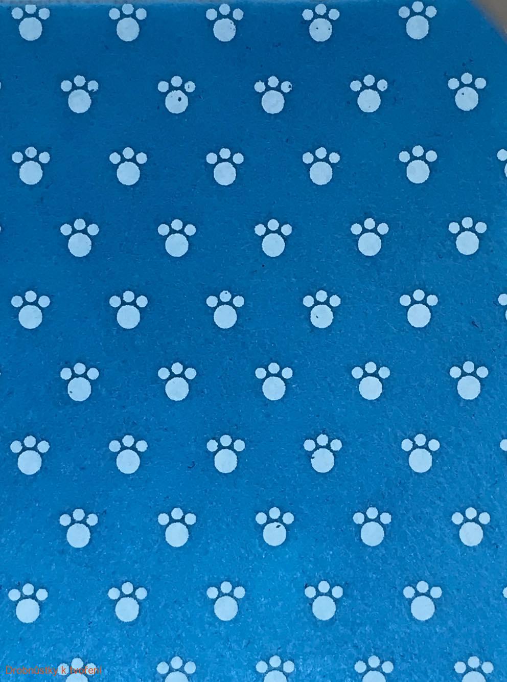 Filc..plsť ťapičky modrá 15 x 15 cm