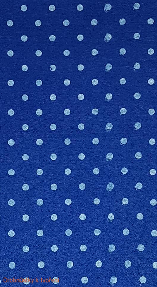Filc..plsť puntíkovaná modrá tmavá 15 x 15 cm  