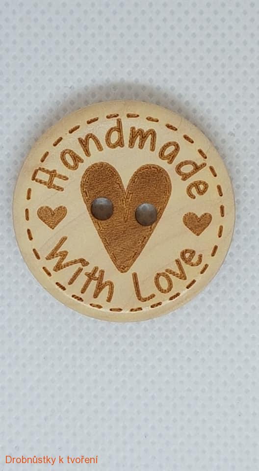 Dřevěný knoflíček Hand Made srdíčko 30mm