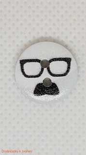 Knoflík dřevěný moustache knír knírek 15 mm brýle
