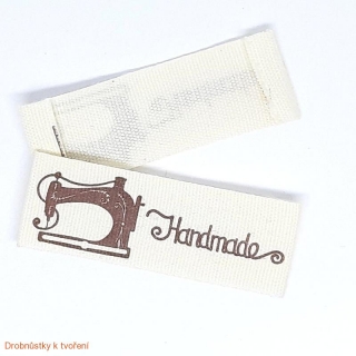 Handmade..Textilní etiketa 45x15mm s motivem tmavého šicího stroje