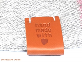 Koženkový štítek Hand Made with love našívací 50x20mm