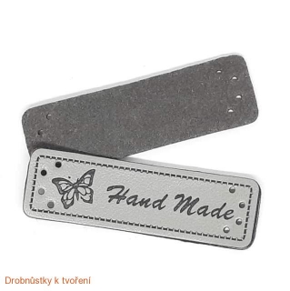 Koženkový štítek hand made 50x15mm šedý s motýlkem
