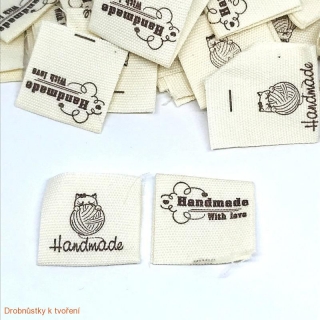 Textilní etiketa všívací oboustranná Handmade with love 20mmx20mm kočička II.